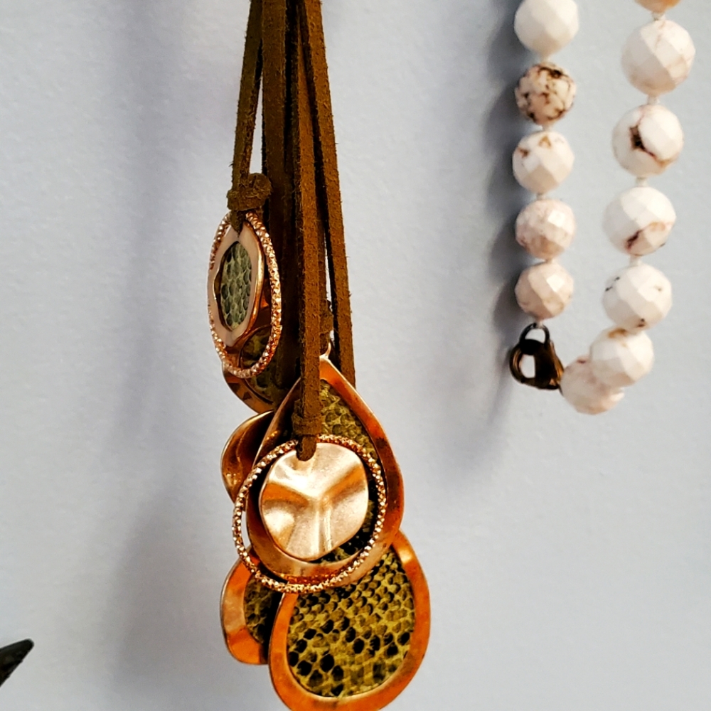 Necklaces - Picture 5 of 8